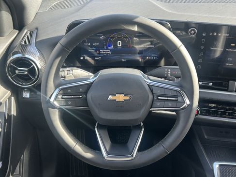 New 2026 Chevrolet Equinox LT w/ Convenience Package II AWD/4WD image 8