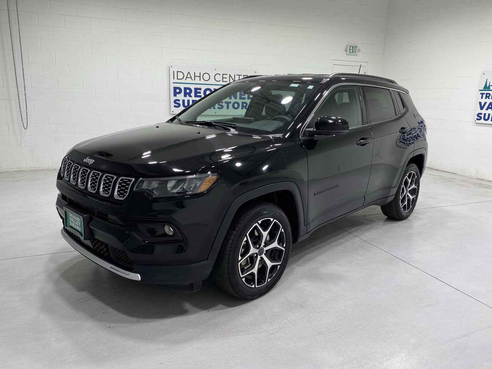 Used 2025 Jeep Compass Limited AWD/4WD image 4