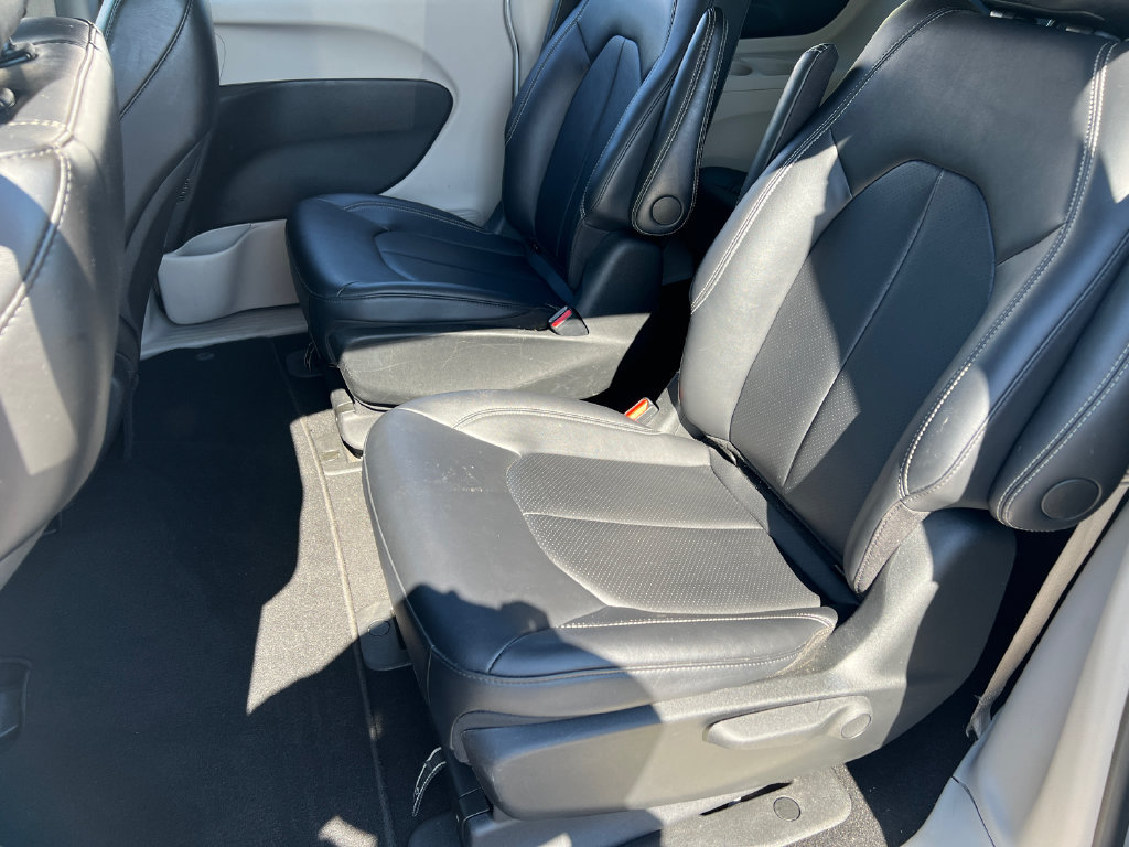 Used 2024 Chrysler Pacifica Limited FWD image 12
