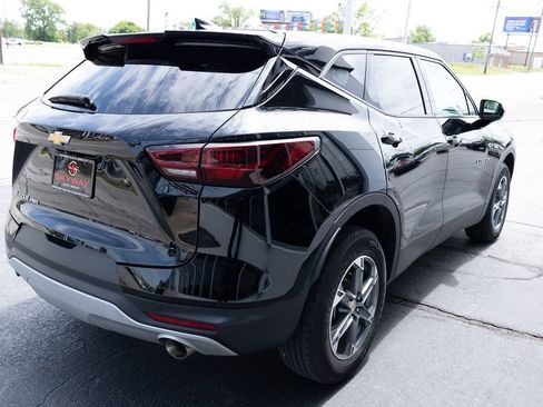 Used 2025 Chevrolet Blazer LT AWD/4WD image 3