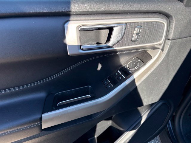 Used 2022 Ford Explorer XLT w/ Equipment Group 202A AWD/4WD image 10