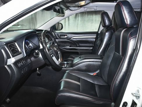 Used 2019 Toyota Highlander SE AWD/4WD image 38
