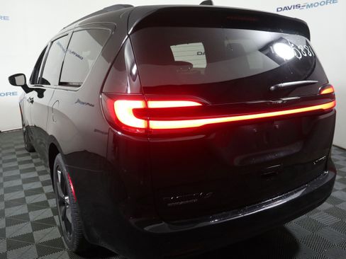 New 2026 Chrysler Pacifica Limited w/ S Appearance Package image 9