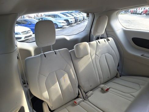 Used 2017 Chrysler Pacifica Touring image 42