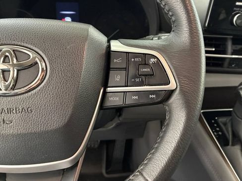 Used 2022 Toyota Sienna XLE FWD image 24
