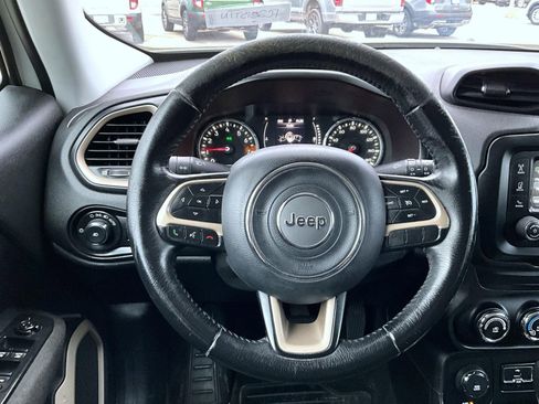 Used 2016 Jeep Renegade Latitude image 12