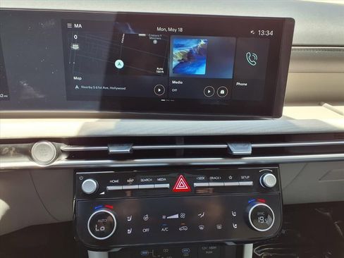 Used 2025 Hyundai Tucson Limited FWD image 24