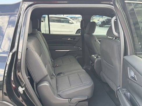 Used 2025 Chevrolet Traverse LT FWD image 8