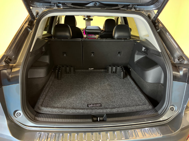 Certified 2025 Volkswagen Tiguan SE FWD image 5