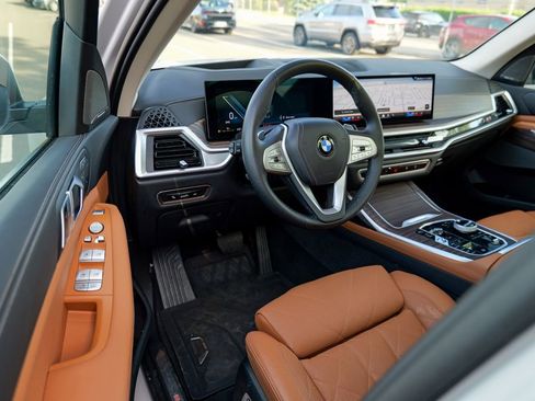 Used 2025 BMW X7 xDrive40i w/ Premium Package AWD/4WD image 17