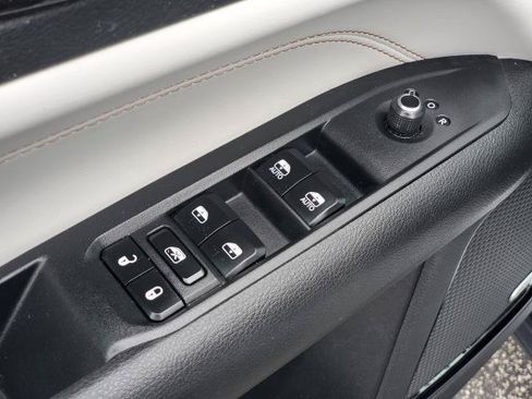 Used 2023 Jeep Compass Limited w/ Sun and Sound Group AWD/4WD image 22