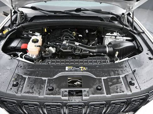 Used 2023 Jeep Grand Cherokee Altitude image 41