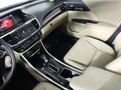 Used 2017 Honda Accord LX image 27