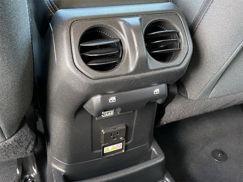 Used 2024 Jeep Wrangler Unlimited Sahara image 14