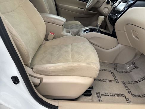 Used 2014 Nissan Rogue SV w/ SV Premium Package FWD image 15