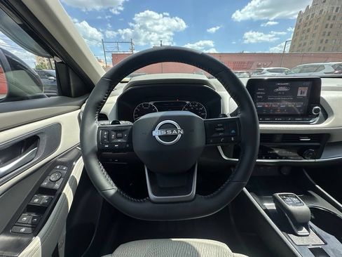Certified 2025 Nissan Rogue SV FWD image 20