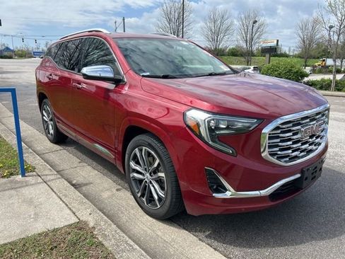 Used 2019 GMC Terrain Denali w/ Driver Alert Package II image 2