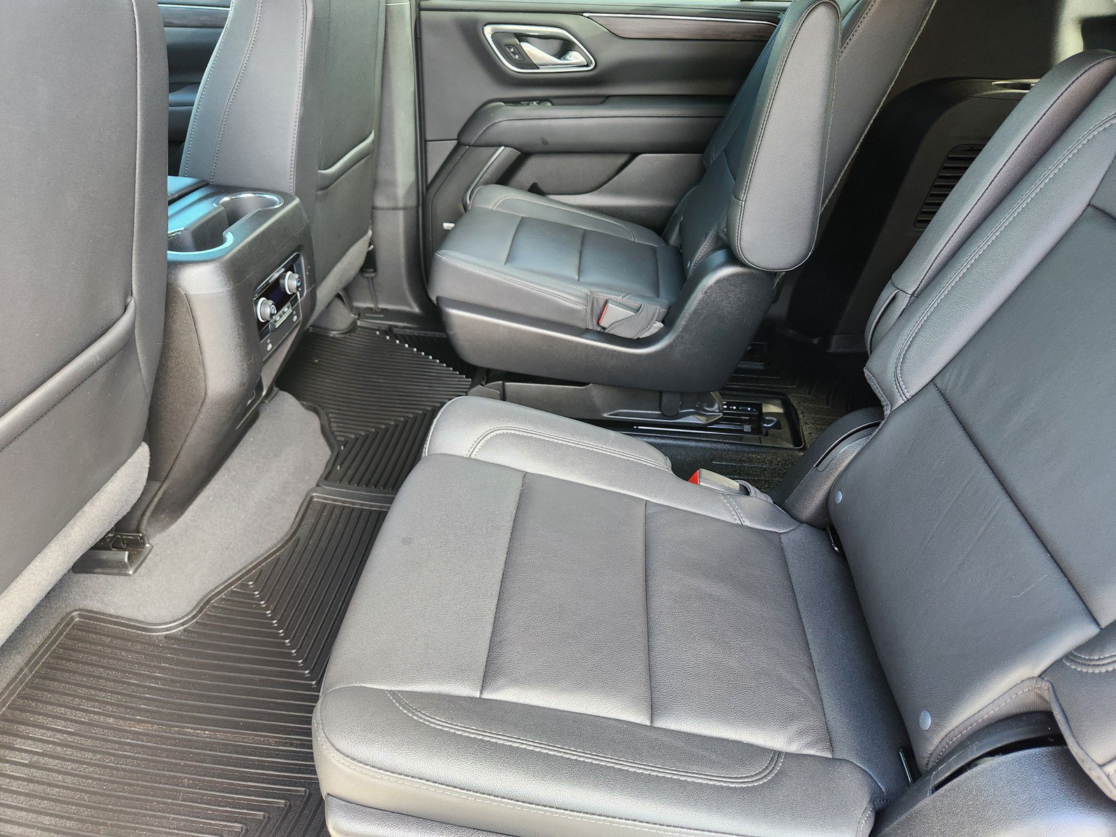 Used 2022 Chevrolet Suburban Z71 AWD/4WD image 12