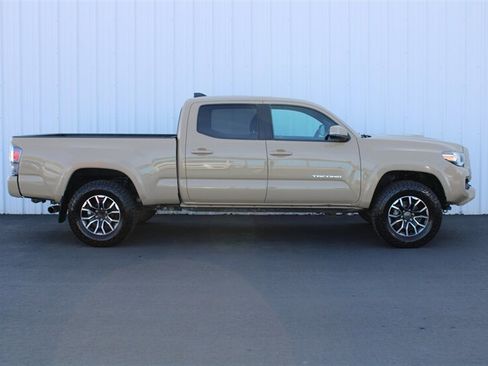 Used 2020 Toyota Tacoma TRD Sport w/ Technology Package AWD/4WD image 8