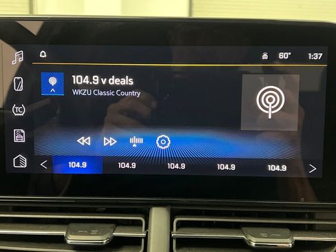 Used 2025 Chevrolet Trax LT image 52