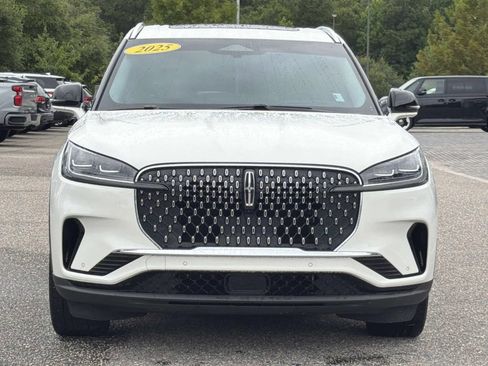 Used 2025 Lincoln Aviator Reserve w/ Equipment Group 201A AWD/4WD image 2
