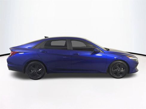 Used 2022 Hyundai Elantra SEL FWD image 4