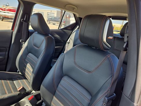 Used 2019 Nissan Kicks SR w/ SR Premium Package FWD image 9