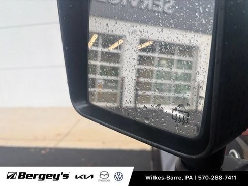 Used 2016 Jeep Wrangler Unlimited Sahara AWD/4WD image 7