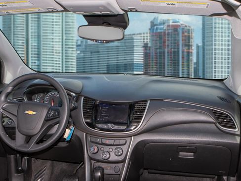 Used 2020 Chevrolet Trax LS image 18