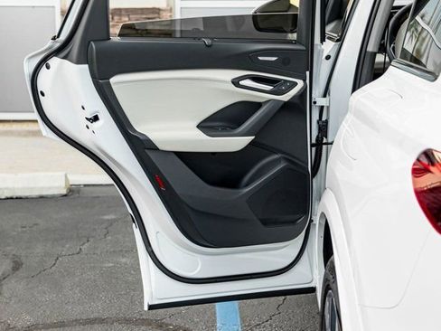 New 2025 Audi Q6 e-tron Premium Plus AWD/4WD image 19