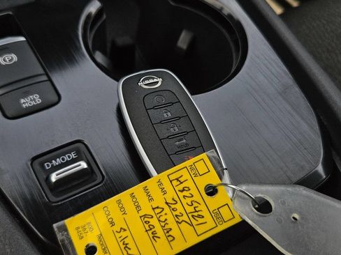 Used 2025 Nissan Rogue SV FWD image 38