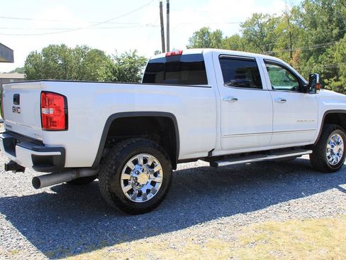 Used 2018 GMC Sierra 2500 Denali w/ Duramax Plus Package AWD/4WD image 8