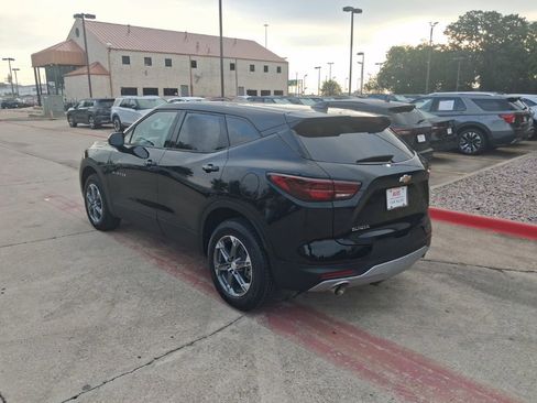 Used 2025 Chevrolet Blazer LT FWD image 8