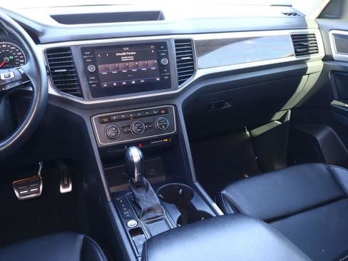 Used 2018 Volkswagen Atlas SE w/ R-Line Package image 11