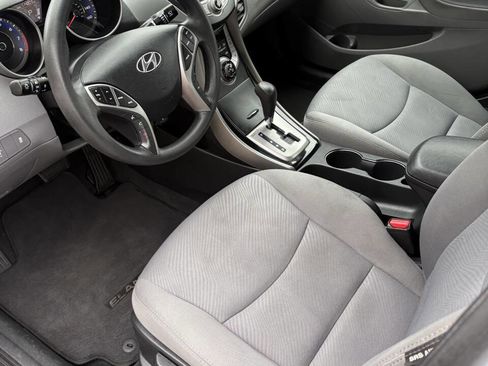 Used 2013 Hyundai Elantra GLS w/ Preferred Pkg image 6