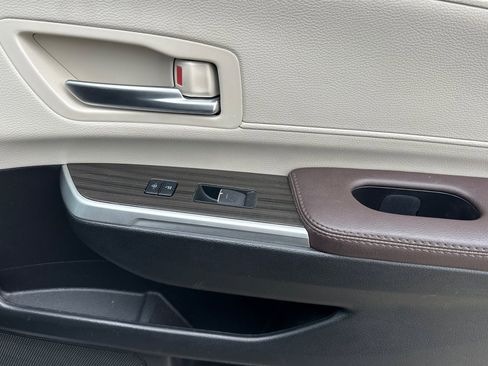 Used 2023 Toyota Sienna Platinum image 21