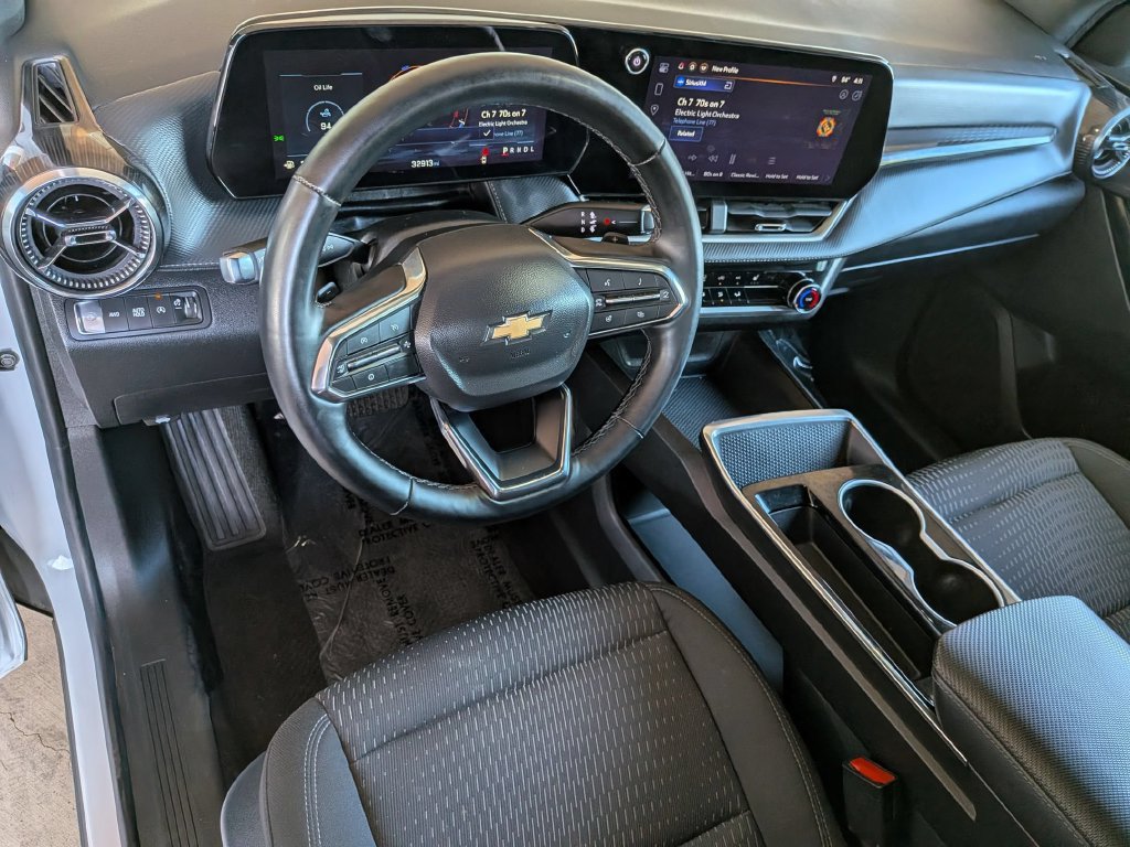Used 2025 Chevrolet Equinox LT AWD/4WD image 16