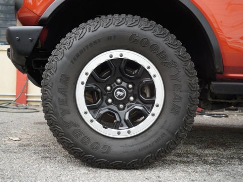 Used 2023 Ford Bronco Black Diamond w/ Sasquatch Package AWD/4WD image 11