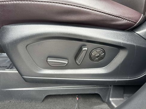 Used 2025 Ford Explorer Platinum image 17