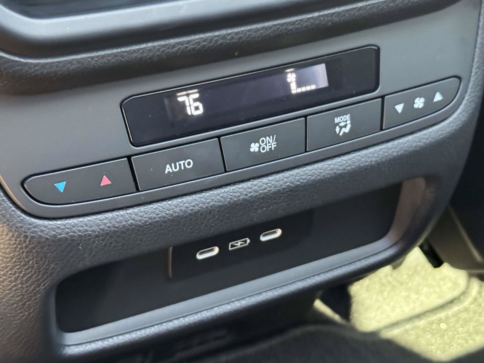 Used 2025 Honda Pilot Touring image 34