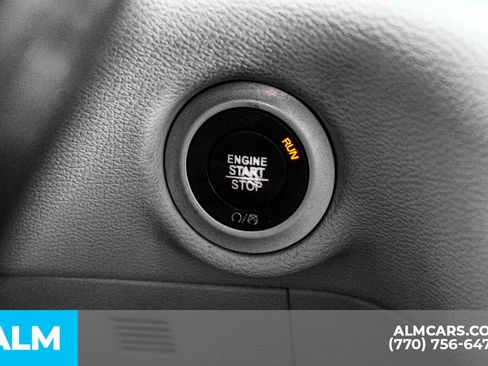 Used 2019 Chrysler Pacifica Touring-L image 34