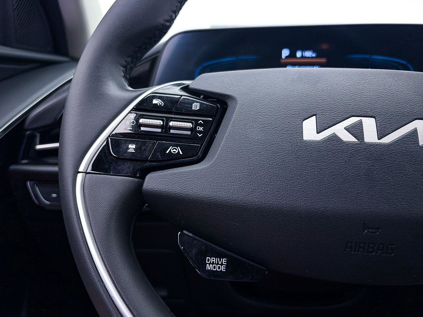 Used 2025 Kia Niro EX FWD image 33