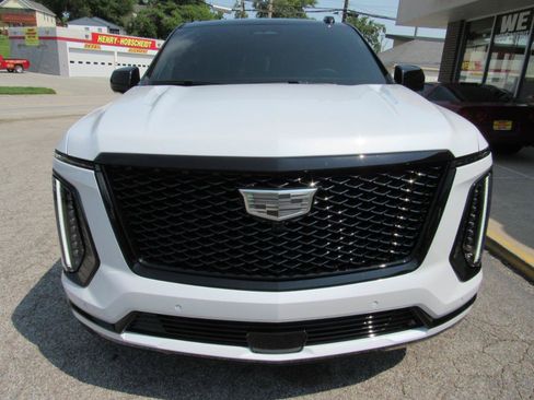 Used 2026 Cadillac Escalade Platinum Sport w/ LPO, ONYX Package AWD/4WD image 2