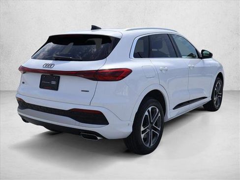 Used 2025 Audi Q5 Premium w/ Premium Plus AWD/4WD image 5