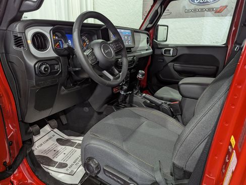 Used 2025 Jeep Wrangler Unlimited Sport AWD/4WD image 13