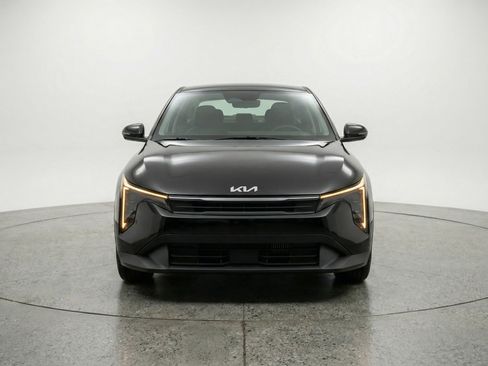 Used 2025 Kia K4 LXS image 2