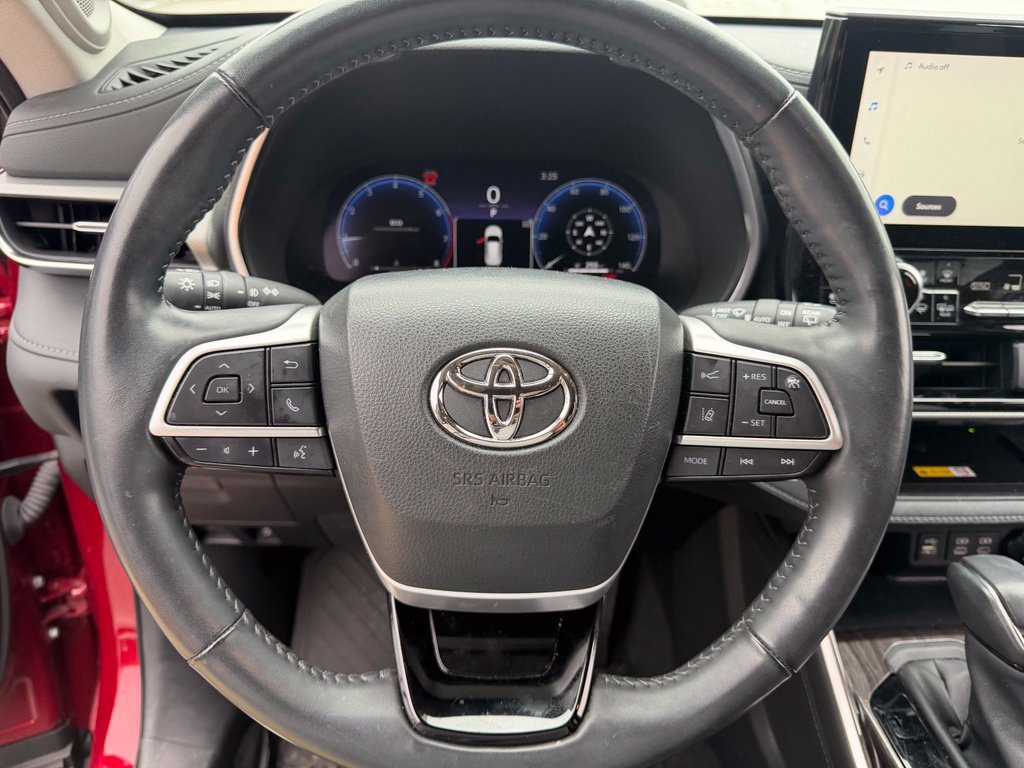 Used 2023 Toyota Highlander Platinum FWD image 24