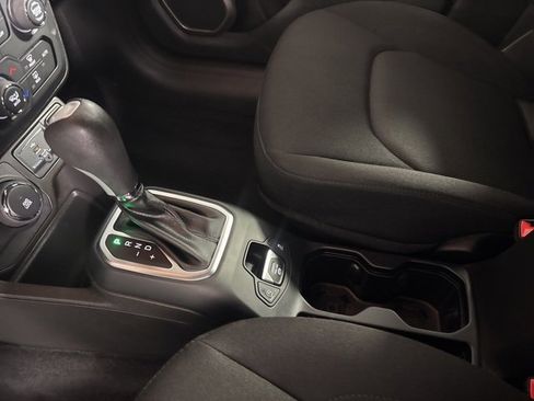 Certified 2023 Jeep Renegade Latitude image 23