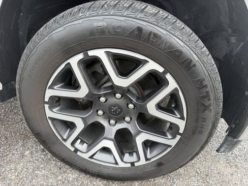 Used 2025 RAM 1500 Laramie AWD/4WD image 6