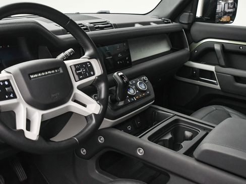 Used 2024 Land Rover Defender 110 S image 36